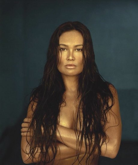 Tia Carrere best star photos