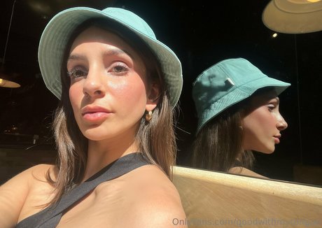 slut wife onlyfans adult pics