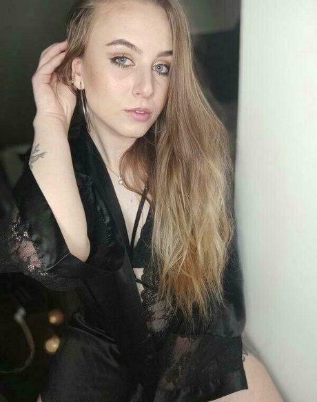 hollyclue model adult archive