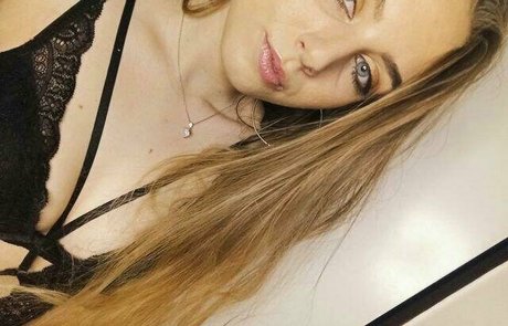 hollyclue pornstar exclusive photos