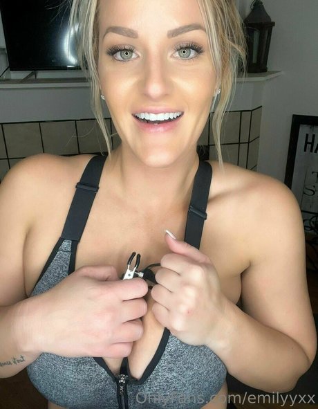 emilyyxx star hot galleries