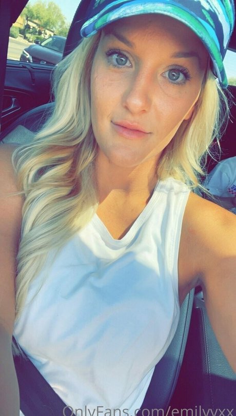 emilyyxx pornstar sex photo