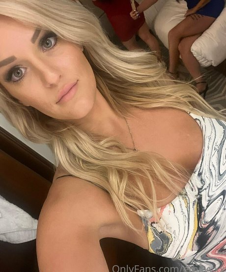 emilyyxx hot pornstar images