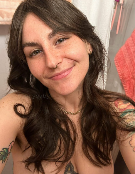 bushybabyfree model hot image