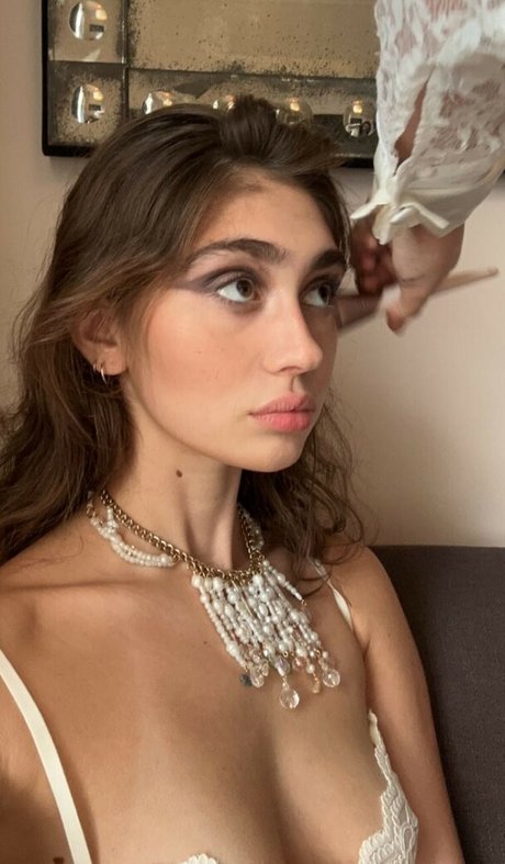 caterpillareyebrow pretty actress gallery