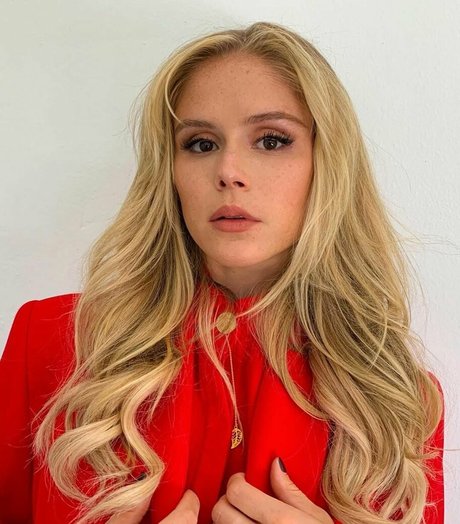 Erin Moriarty nude actress gallery