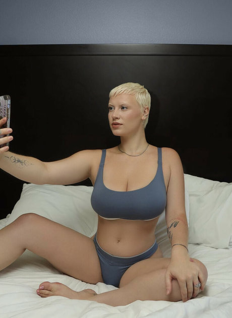 BabyyLiv art star picture