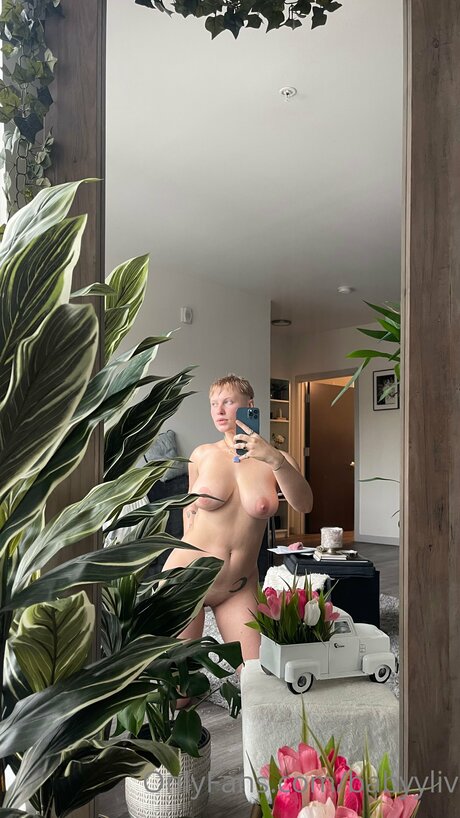 BabyyLiv actress image