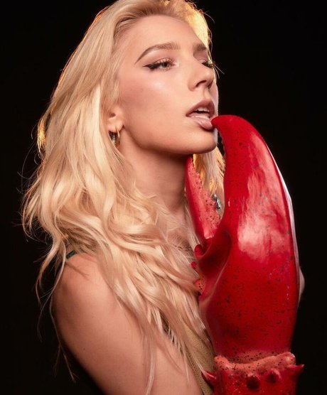 Courtney Miller pornstar top image