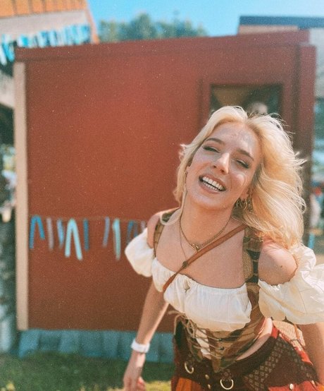 Courtney Miller free star picture