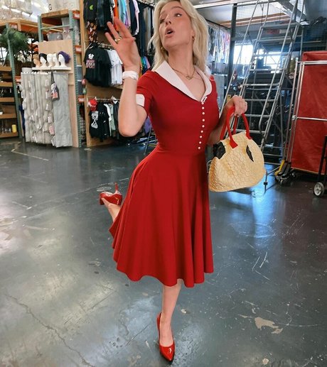 Courtney Miller porn model pics