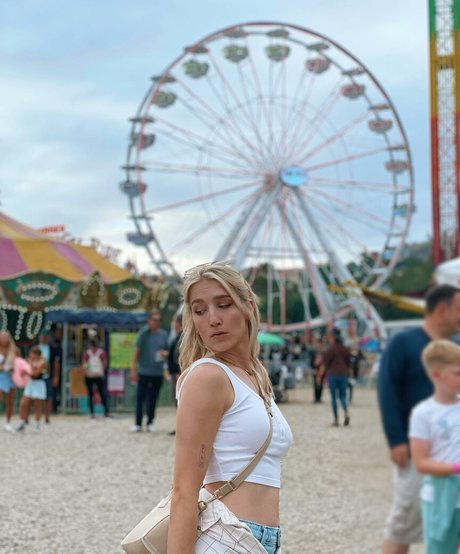 Courtney Miller star hot img