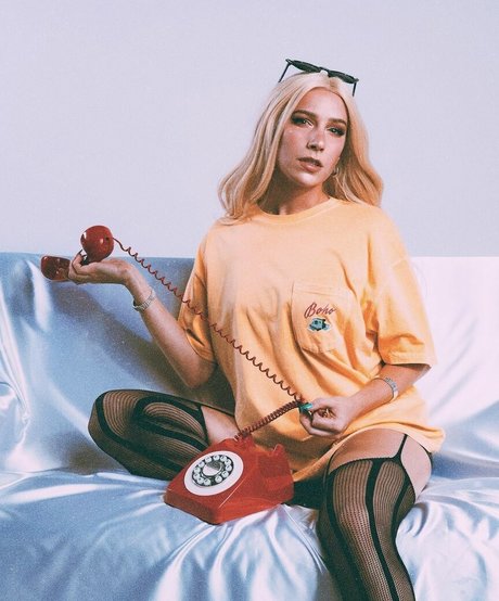 Courtney Miller star naked pics