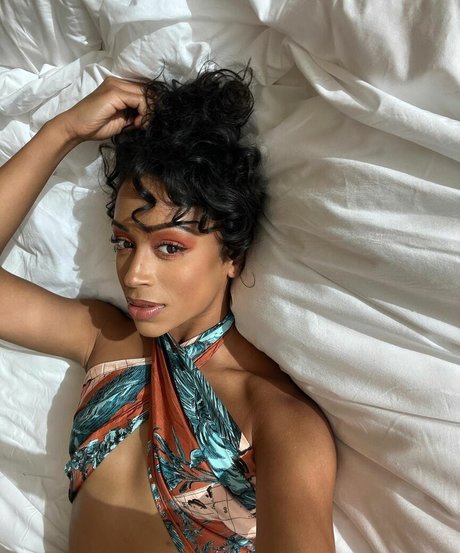 Liza Koshy star pornographic photos