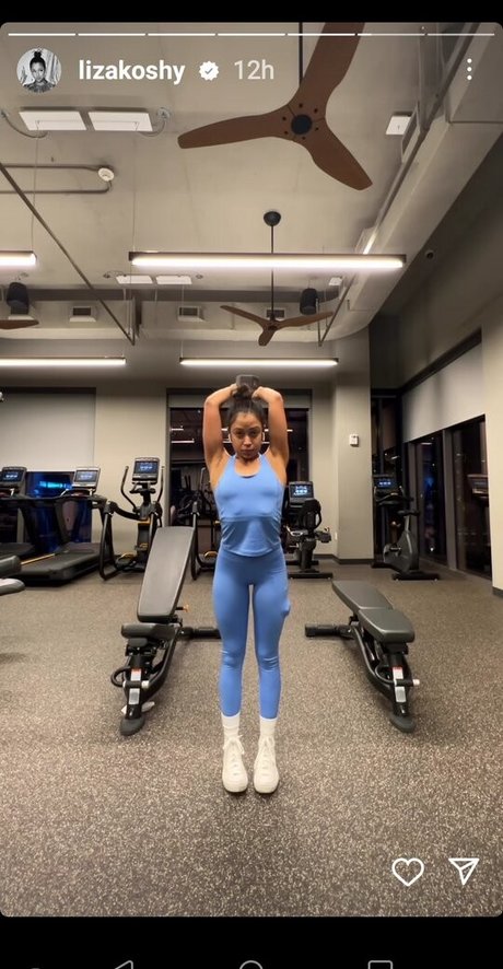 Liza Koshy star nude picture