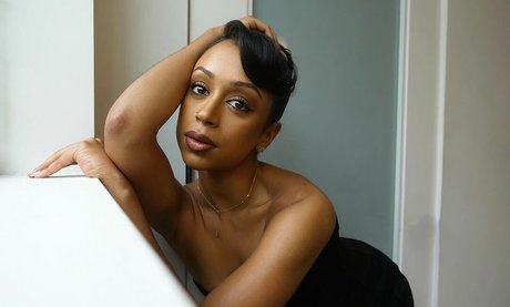 Liza Koshy Profile pic