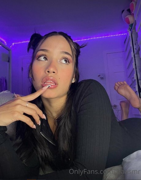 Sia ASMR adult model picture