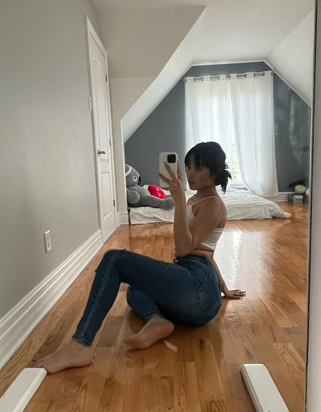 Sia ASMR model adult img