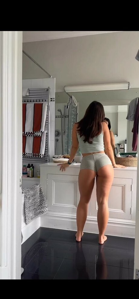 livefitelle model adult archive