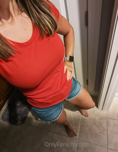 fitmomwith3 pornstar erotic picture