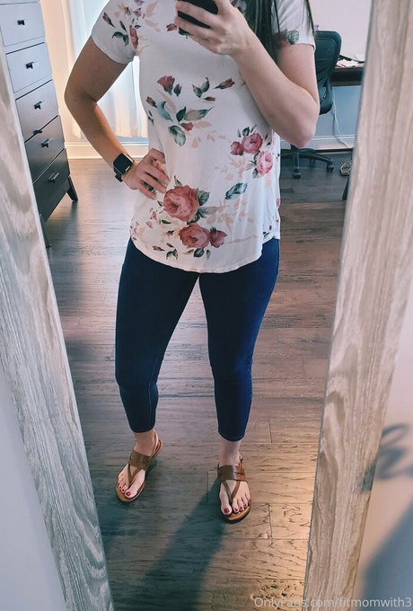 fitmomwith3 Quick model image