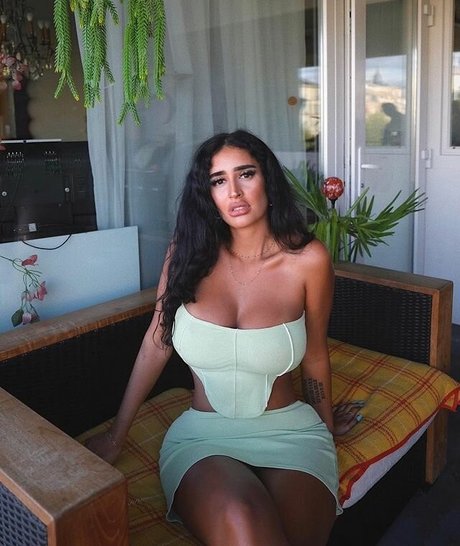 Tania Barbosa hd pornstar photos