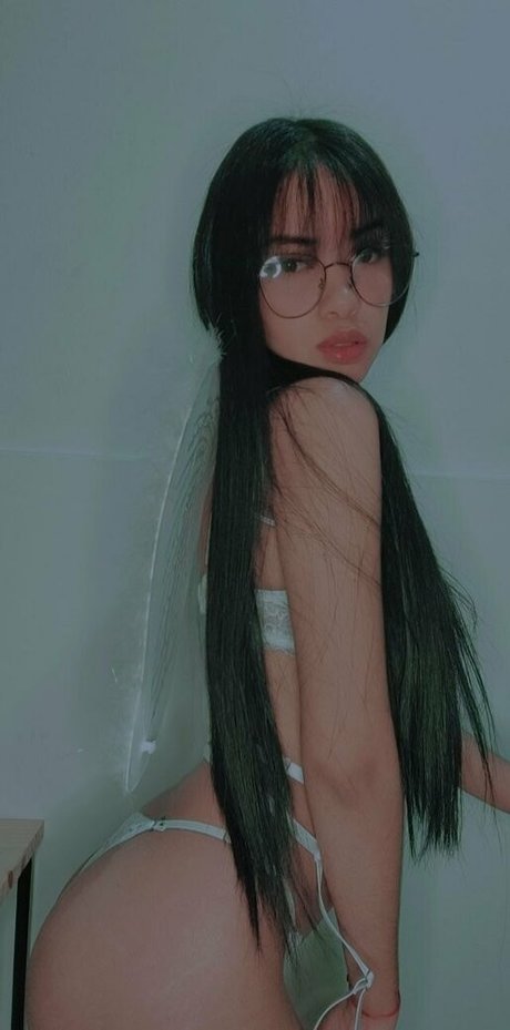 larabbitvalentinaof high quality model img