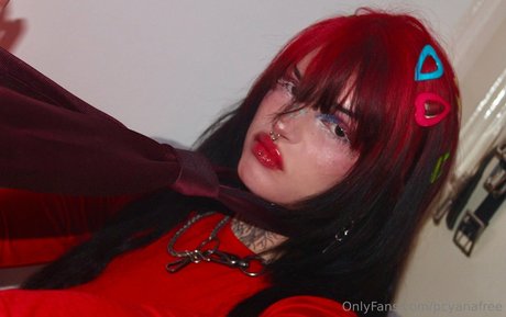 elfsandi porn star img