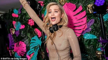 Laura Whitmore pornographic model picture