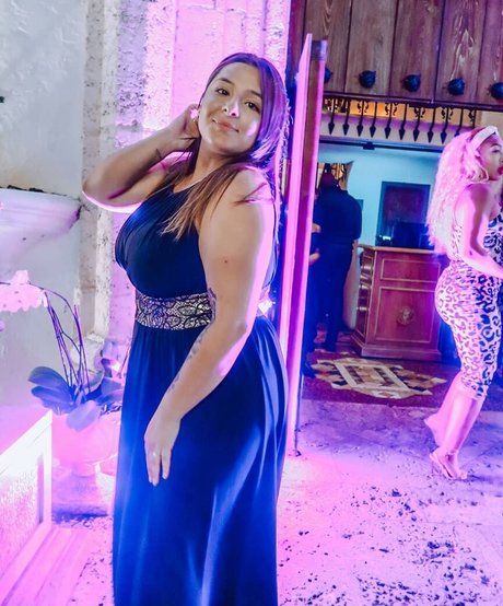 EhLiySiah pretty pornstar images