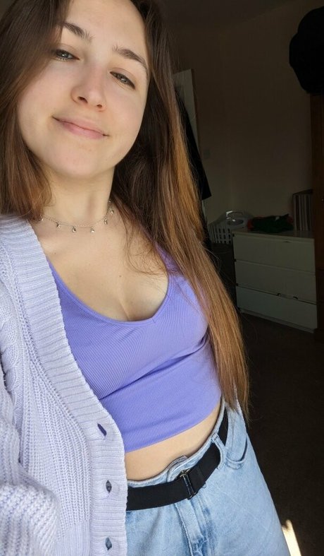 Ashton Matthews hd actress photos