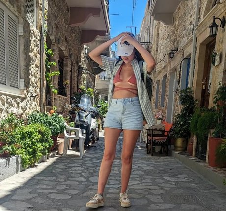 Ashton Matthews nudes actress pictures