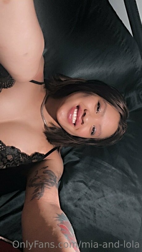 mia and lola star top photos