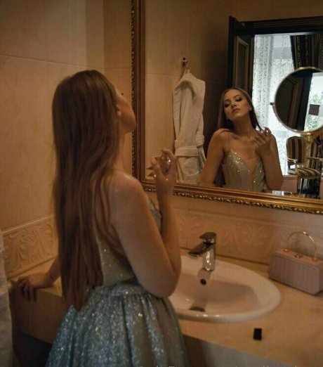 eveline hot high quality model images