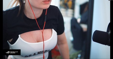 Proxyfox model sex pictures