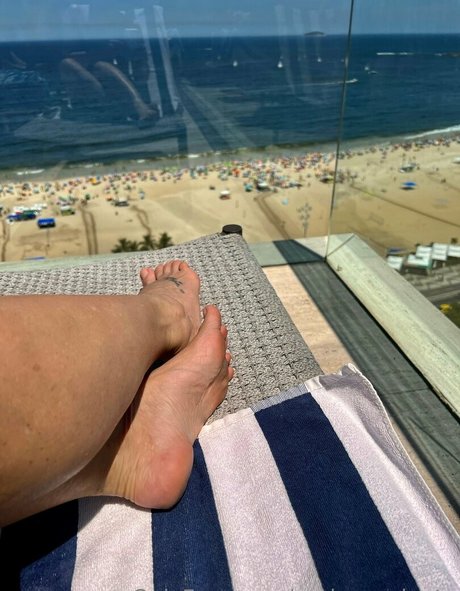 Regina Volpato naked star gallery