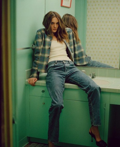 Charlotte Lawrence model nudes pic