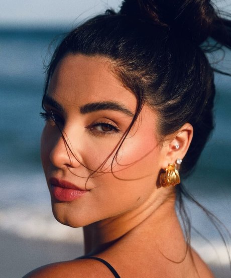 Gabriela Versiani star high quality gallery