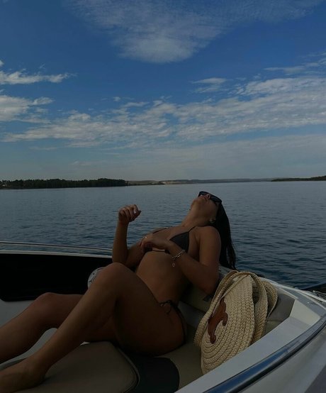 Gabriela Versiani model art photos