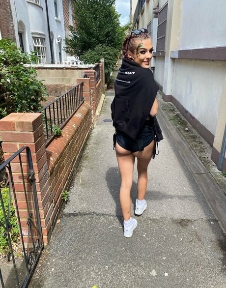 Shannon Moore model exclusive photo