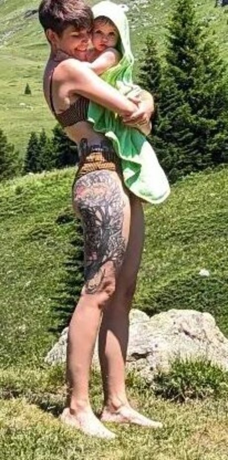 Soe Gschwind model pretty pics