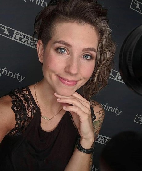 Soe Gschwind star art images