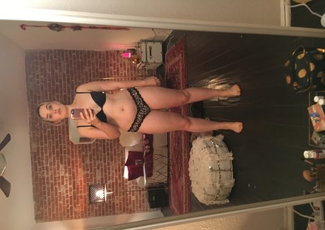 Chloe Fineman Profile pic