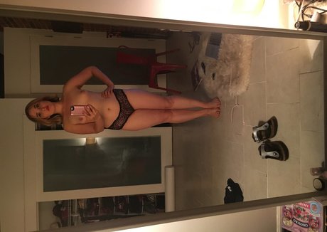 Chloe Fineman art pornstar img