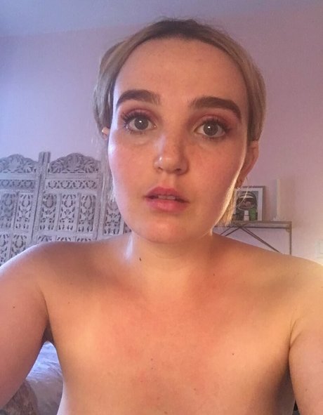 Chloe Fineman model perfect picture