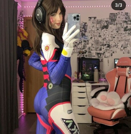 Emma kat 22 hot actress images