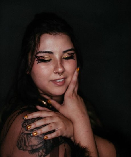 Suki Jade art star pics