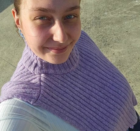 Bustyolive perfect model pic