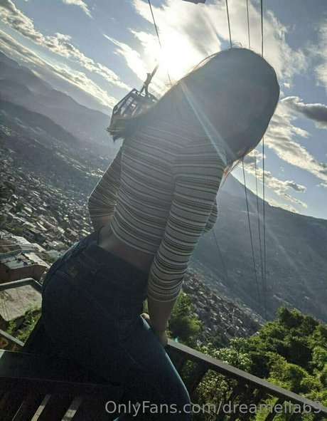 dreamella69 top model image