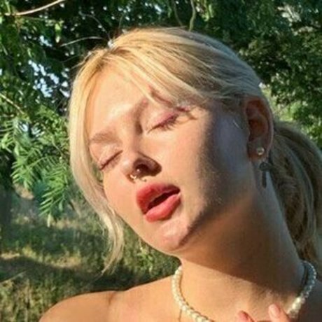 lilaxshy art model pics